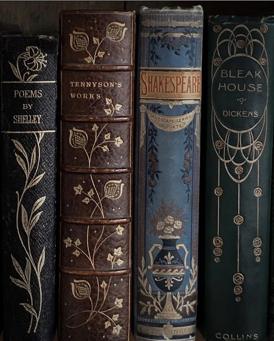 Clair’s Enchanting World of The Vintage Library ‣ Sincere Whisper